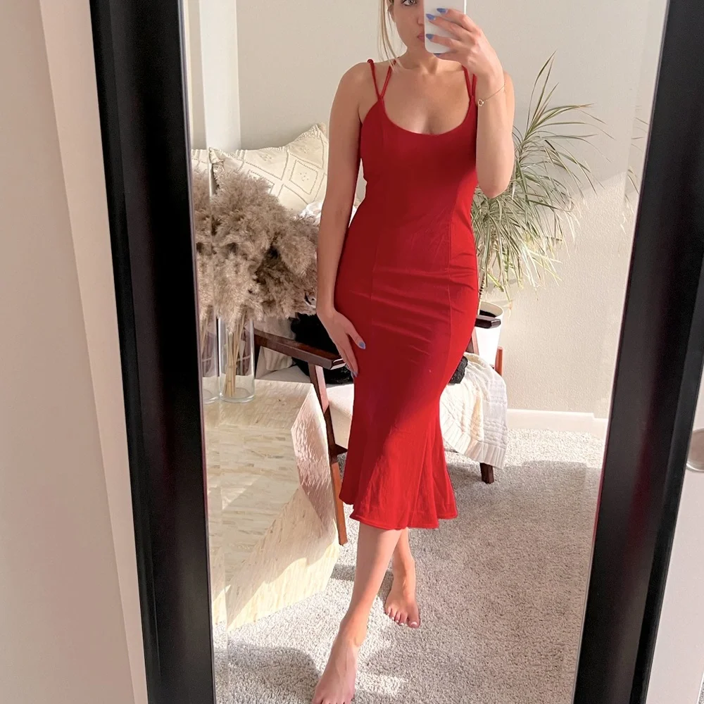 NWT NBD Melody red midi dress - Picture 4 of 5